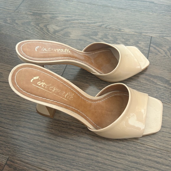 Beige kitten heels - Picture 2 of 2